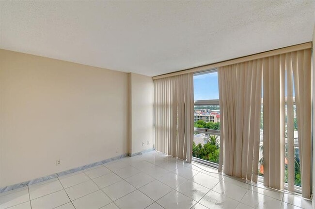 Building Photo - 531 N Ocean Blvd