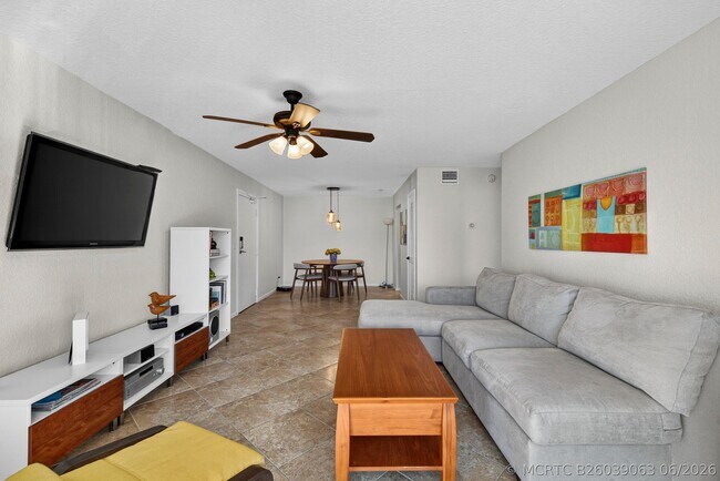 Building Photo - 6457 Bay Club Dr