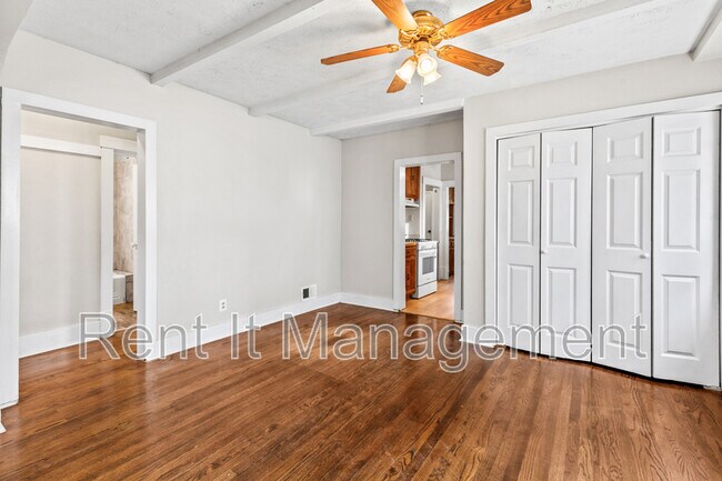 Building Photo - 2315 N. 61st.