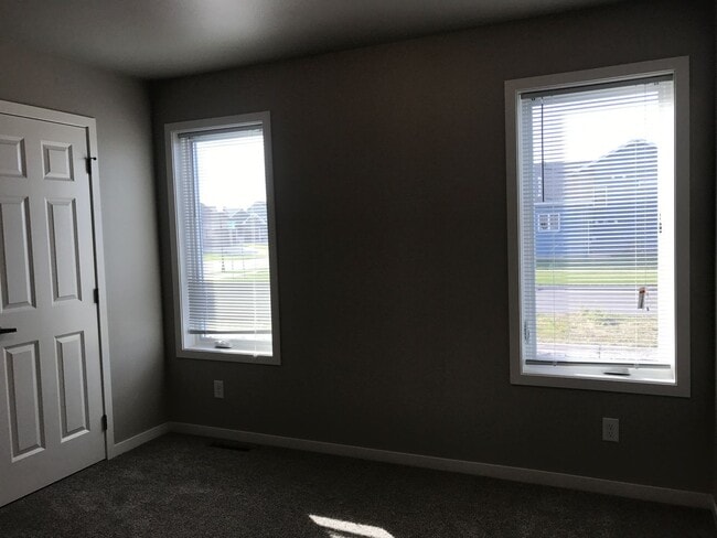 Building Photo - 4 Bed 3 Bath Single Family Home