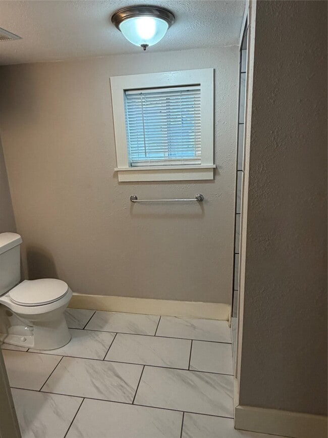 Building Photo - 4601 Hain St