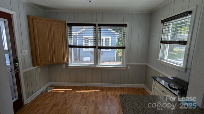 Building Photo - 1507 Woodland Dr