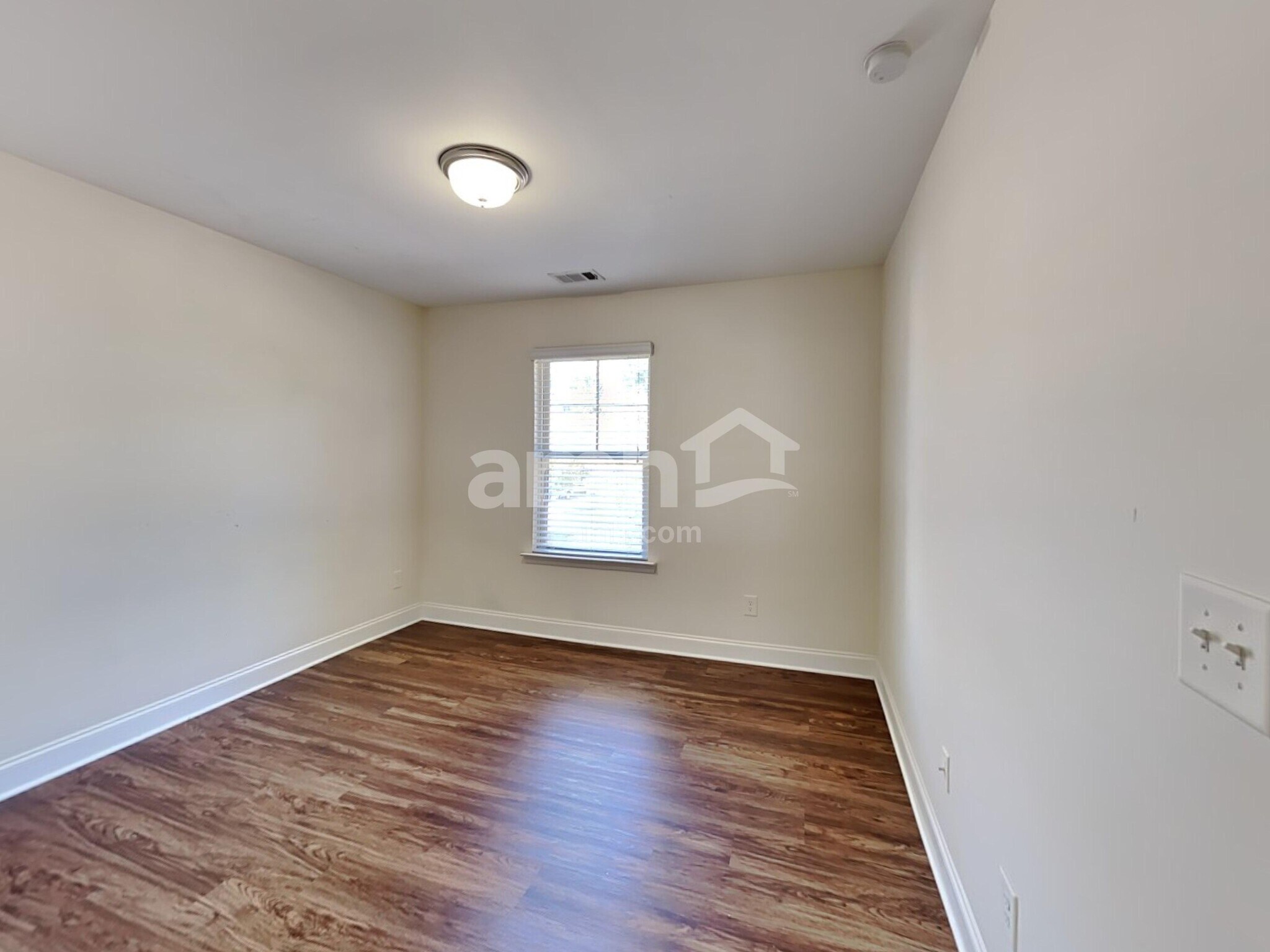 Building Photo - 2400 Freemont St