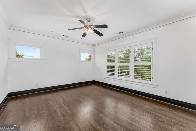 Building Photo - 546 Candler Park Dr NE