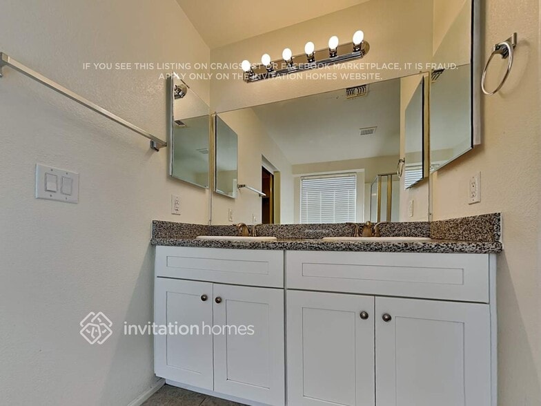 Building Photo - 785 E Beargrass Pl