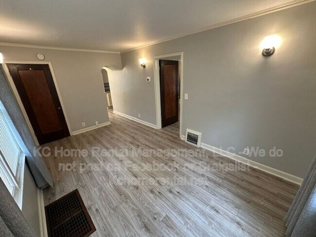 Building Photo - 6111 Raytown Rd