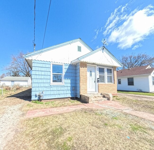 Building Photo - 2 Bedroom on the East Side with Garage