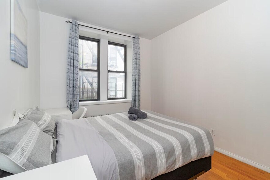 Building Photo - 334 E 94th St