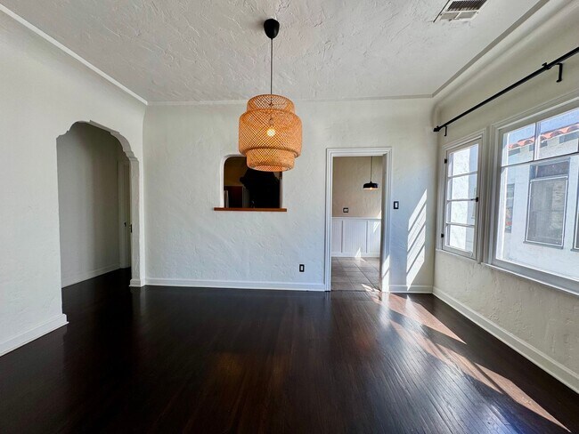 Building Photo - Gorgeous Remodeled Spanish 2+1.5 near the ...