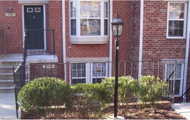 Building Photo - 3900 Chesterwood Dr