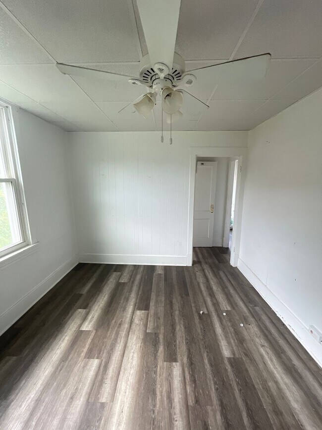 Building Photo - 228 Reifert St