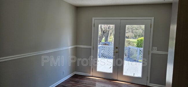 Building Photo - 831 Greenfield Ct