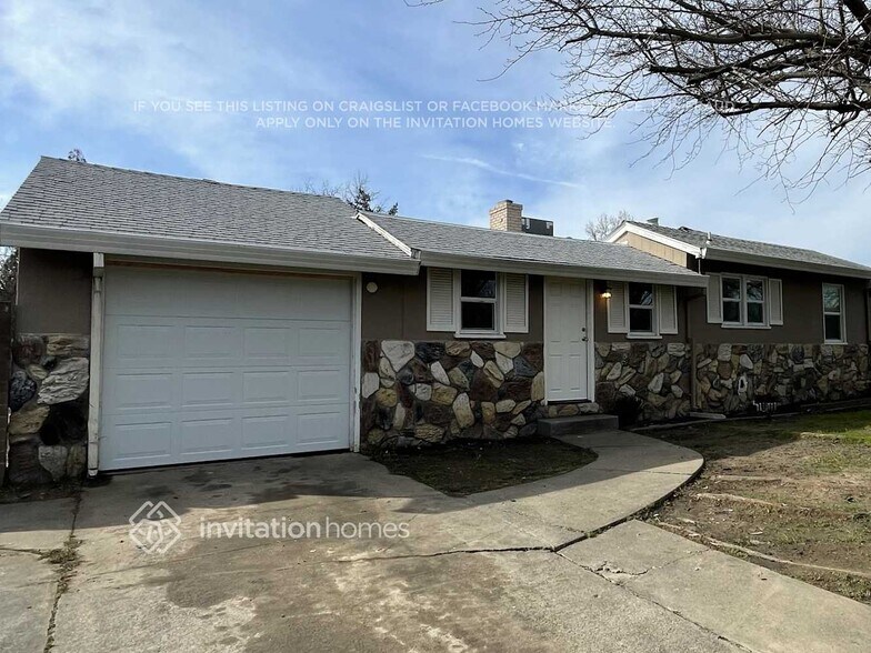 Building Photo - 3096 Yellowstone Ln