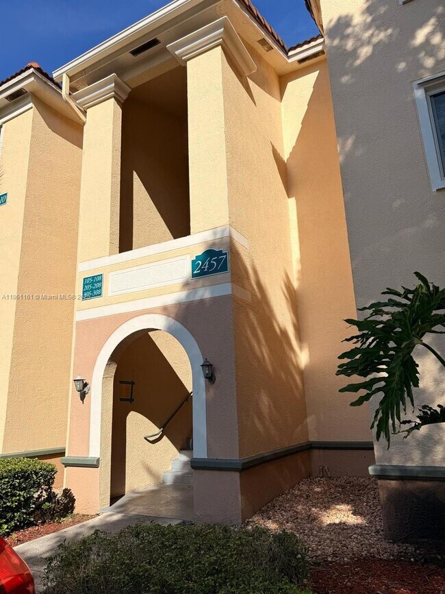 Building Photo - 2457 Centergate Dr