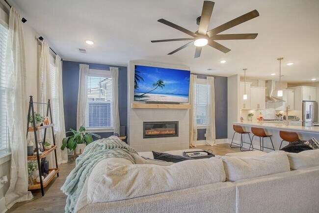 Building Photo - Refined Living in Midtown Nexton