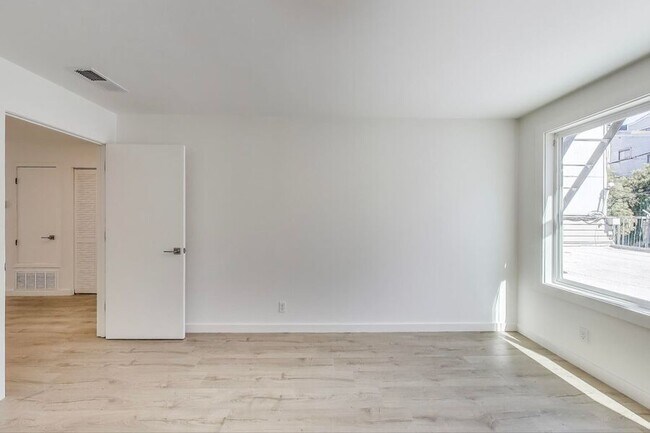 Building Photo - 2137 Lombard St