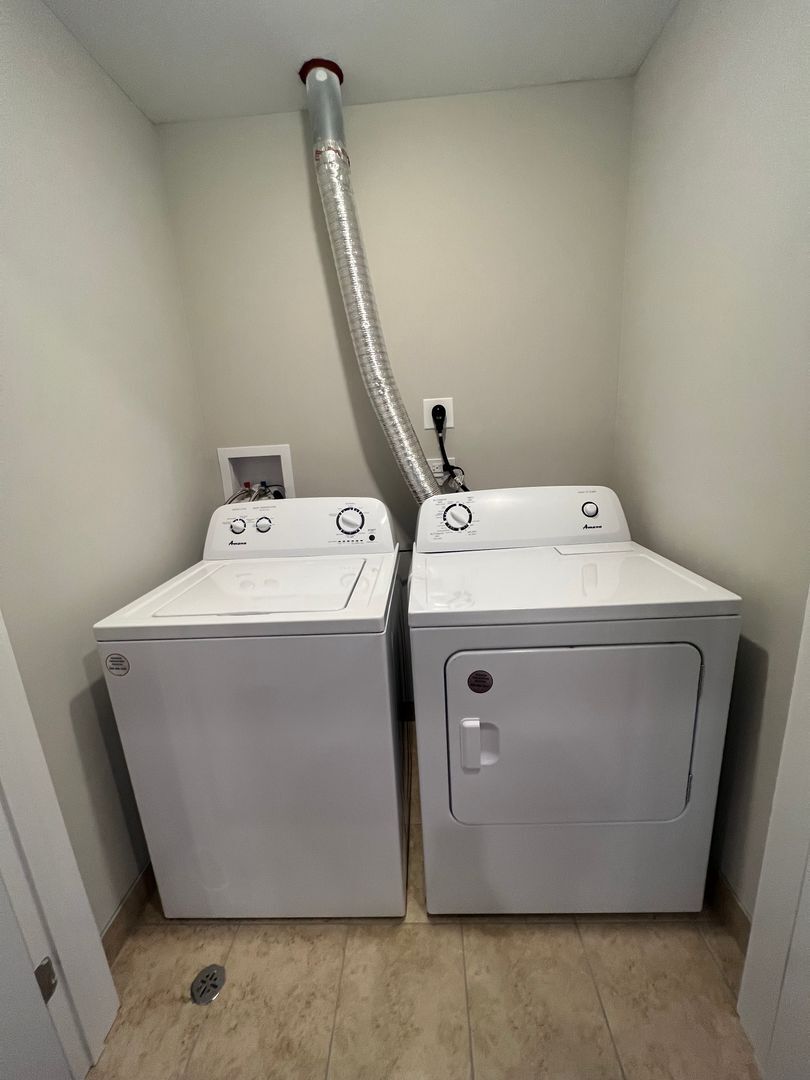 Building Photo - 4636 N Malden St