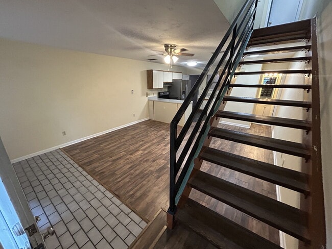 Building Photo - Spacious 2 bedroom townhouse with an additional loft located near TCC!