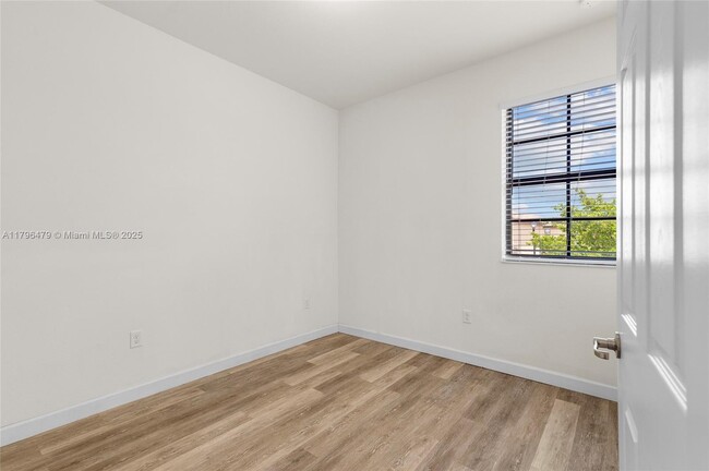 Building Photo - 9314 W 33rd Ln