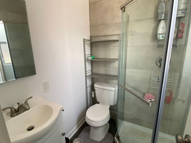 Building Photo - 812 San Andres Ave NW