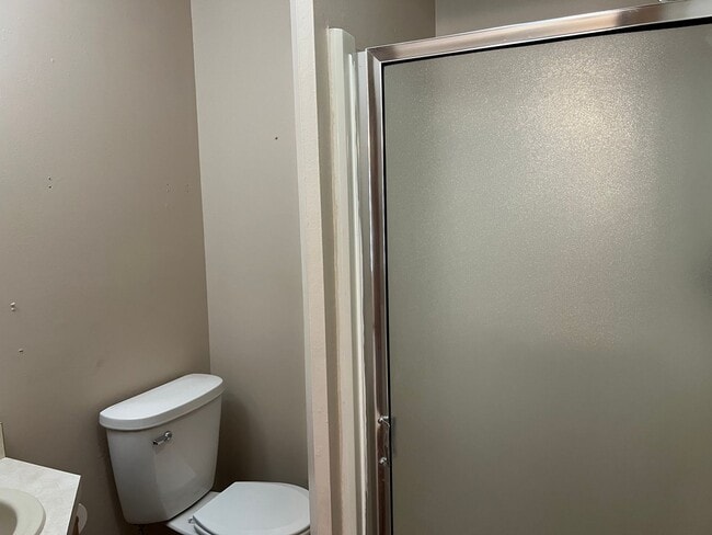 Building Photo - TONS OF SPACE AND STORAGE!! AVAILABLE NOW!!