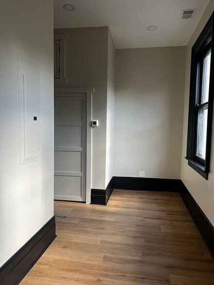 Office Nook - 230 W 6th St