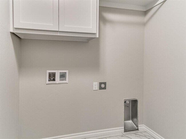 Building Photo - 12200 Rockbed Dr