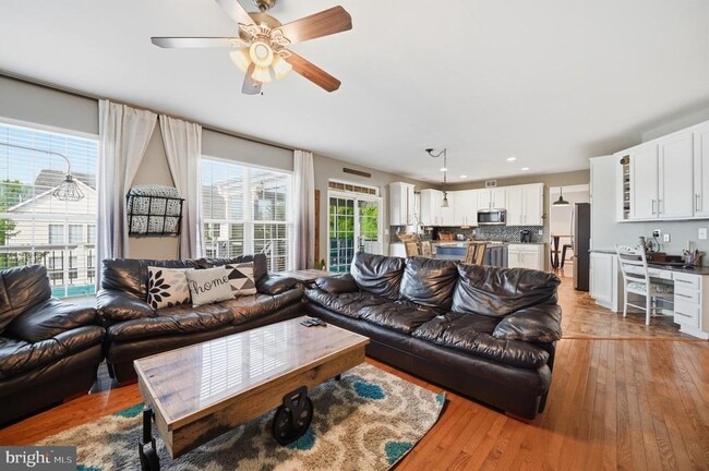 Building Photo - 753 Bonnie Ridge Dr NE