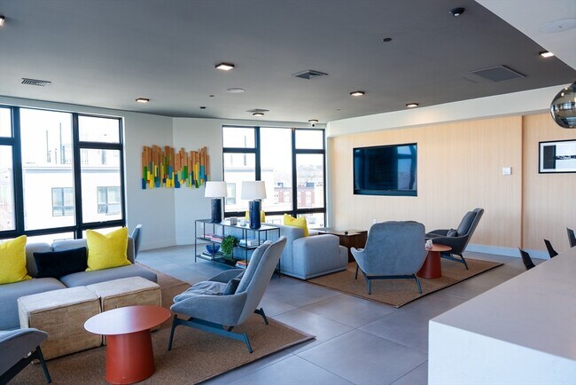 Building Photo - 2 Sinclair Rd