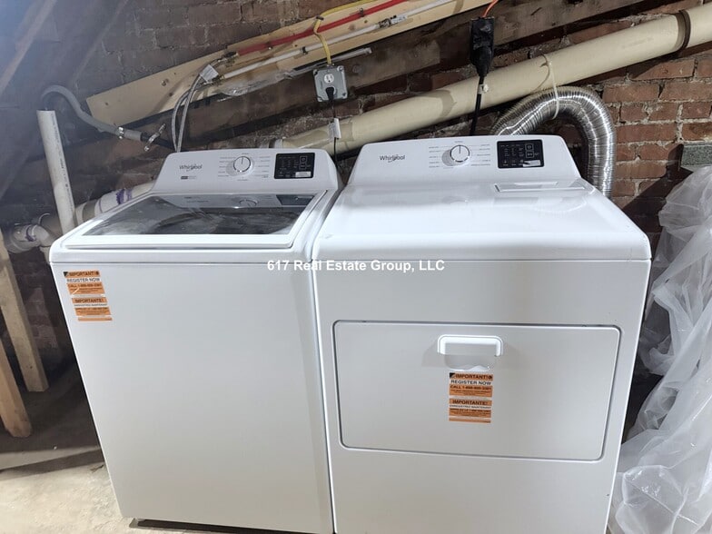 Building Photo - 4 Everett Square