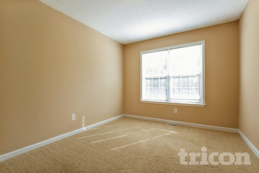 Building Photo - 4900 Tahoe Ct