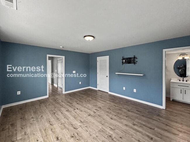 Building Photo - 1325 Claytor Ln