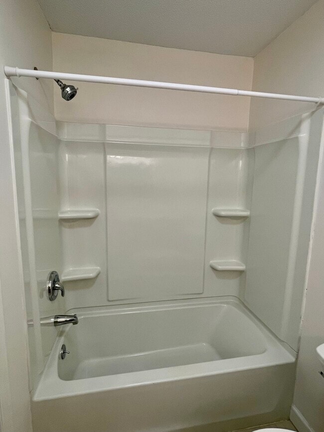 Building Photo - 20 Sundance Dr