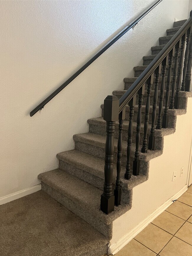 Building Photo - 6111 Beverly Hill St