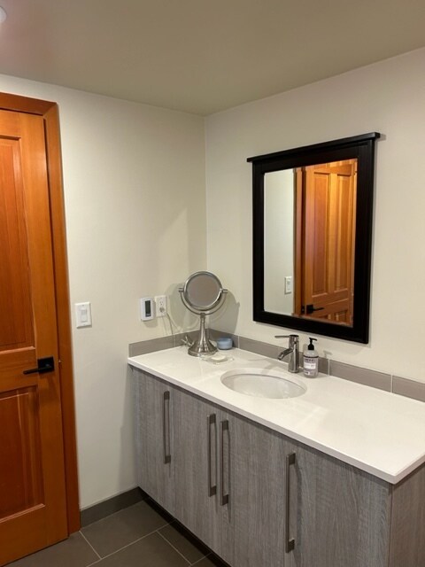 Bath 1 - 7702 SE 58th St
