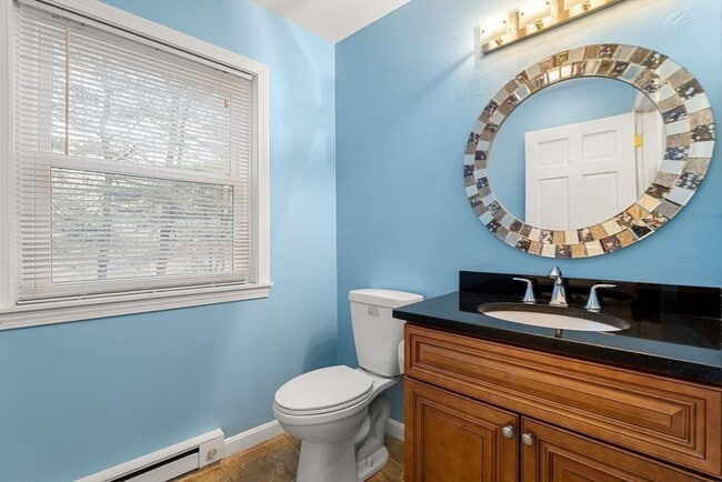 Building Photo - 168 Upton St