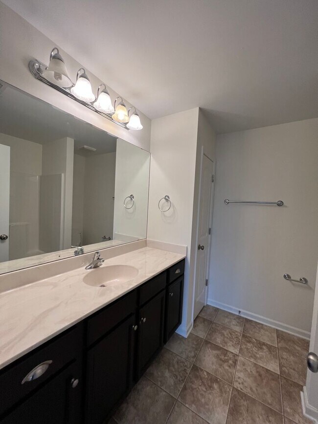 Building Photo - SAYLOR'S WATCH - 3 Bedroom Townhome in Mon...