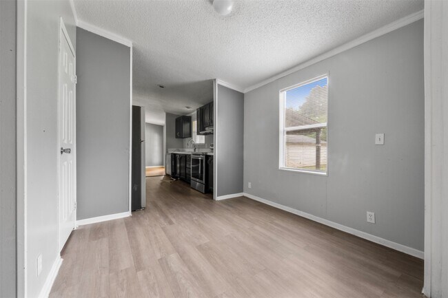 Building Photo - 15807 Cypress Garden Dr