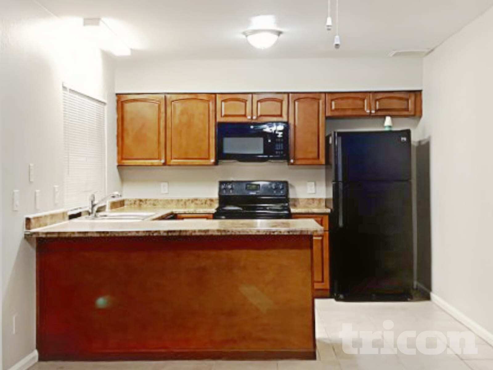 Building Photo - 6431 W Hatcher Rd