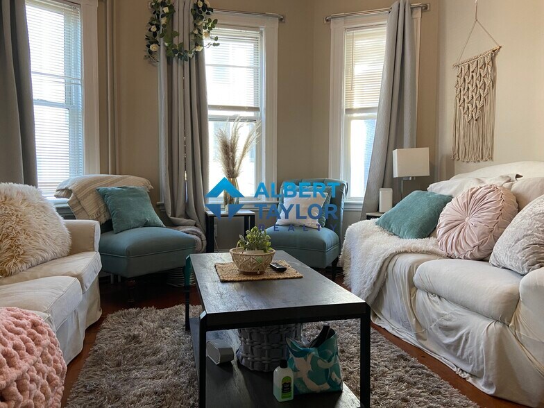 Building Photo - 8 Sunset St