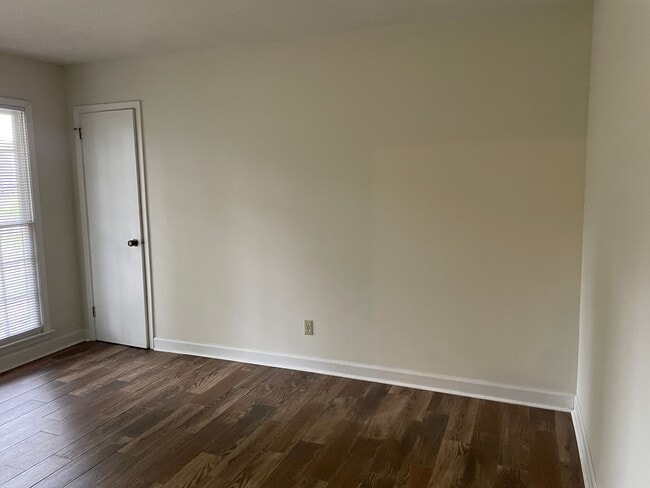 Building Photo - Great Refreshed Home