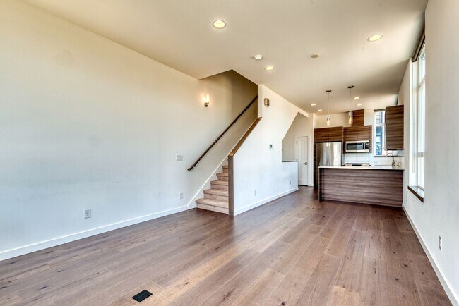 Building Photo - 2401 14th Ave S