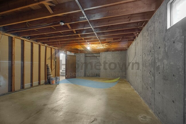 Building Photo - 2 Bedroom 1 Bath Home with Attached Garage...
