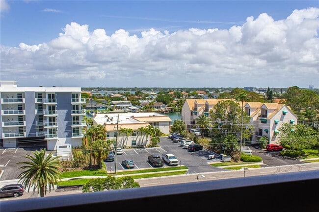Building Photo - 400 Island Way