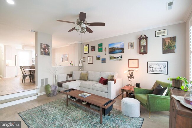 Building Photo - 332 S Alfred St