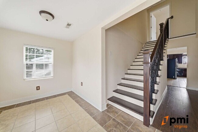 Building Photo - 4 BEDROOM 2 BATH RENOVATED HOME IN NORFOLK, PETS ACCEPTED