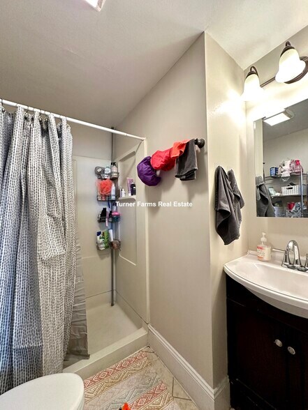 Building Photo - 717 Parker St