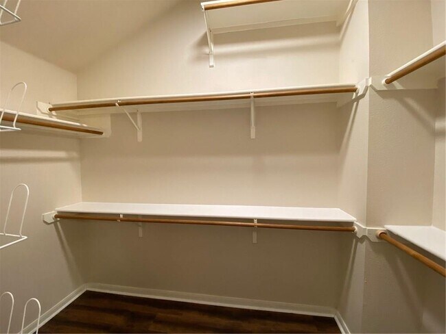 Building Photo - 8811 Glen Canyon Dr