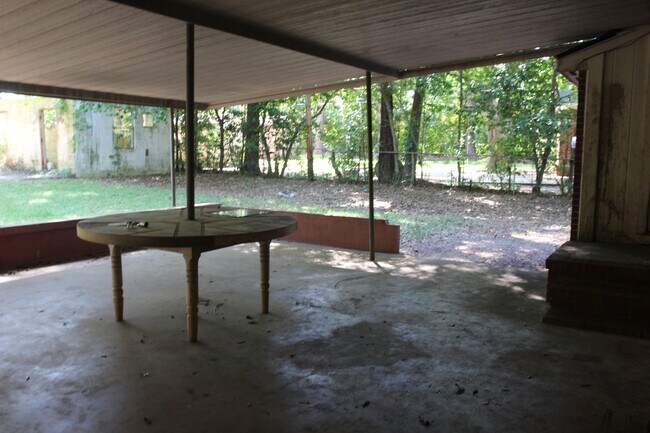 Building Photo - 2011 W Broad Ave