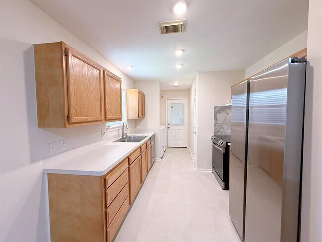 Building Photo - 5328 Tallowpine Terrace